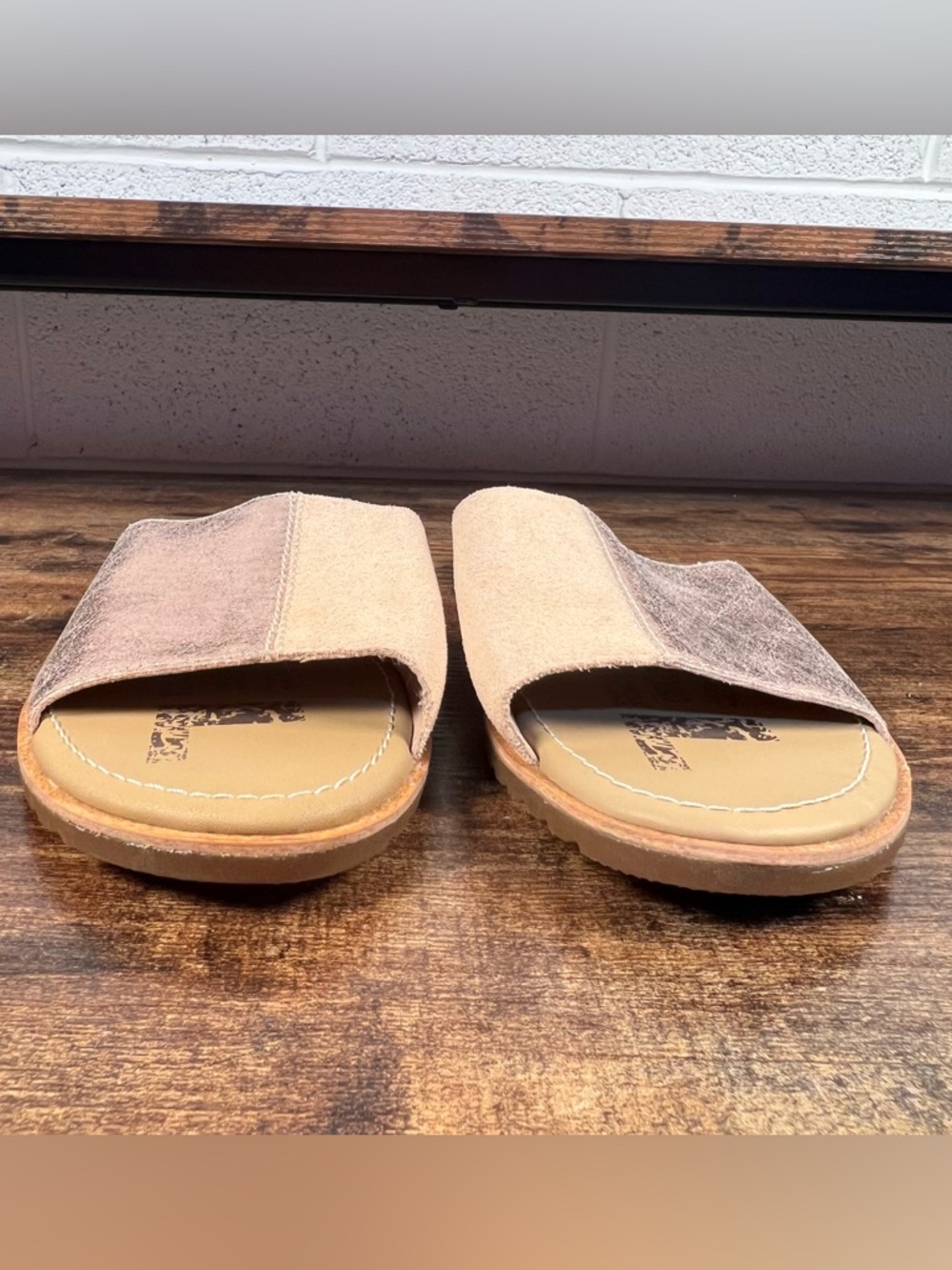 Sorel Two Tone Slide Sandals Metallic Bronze Beige Suede Casual Flat Women's 9 - Picture 2 of 10